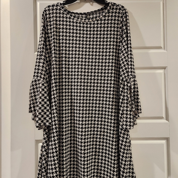 Tunic - Picture 1 of 2